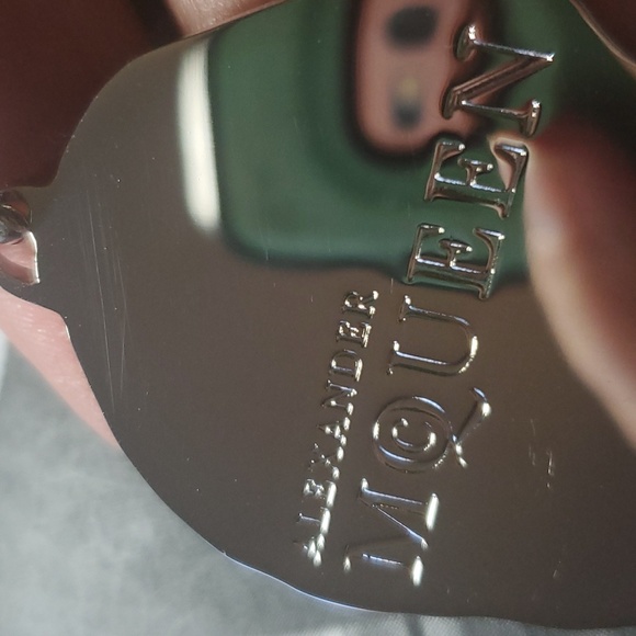 Alexander McQueen keychain - Picture 3 of 4